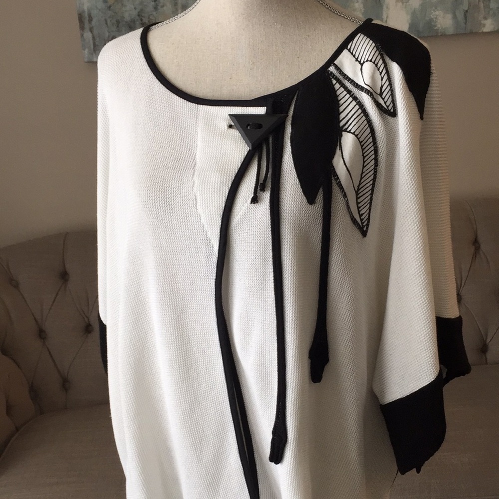 Jaskar XL NWT black & white sweater-jacket one of a kind